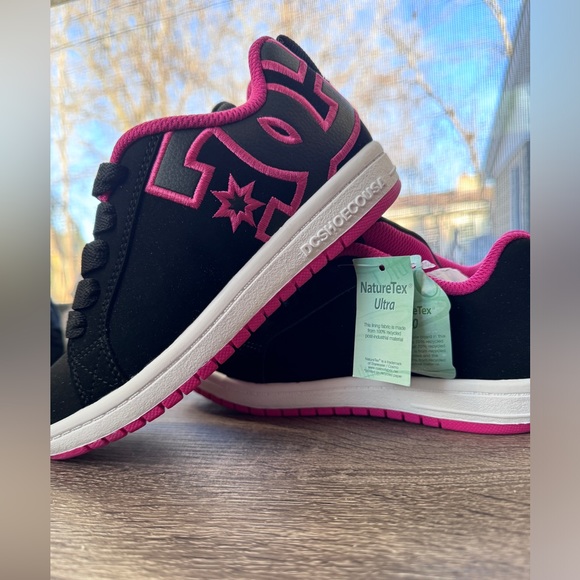 GIRLS' DC LITTLE KID & BIG KID COURT GRAFFIK SNEAKERS size 1.5 never worn - Picture 4 of 8